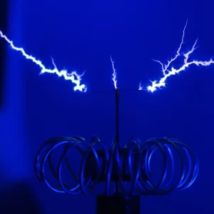 چرا مقادیر ولتاژ استاندارد مانند 12V، 220V و 63kV انتخاب شدند؟ نگاهی به منطق علمی و تاریخی